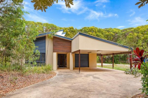 18 Naiad Court - Rainbow Shores, Modern Beach House, Walk to Beach